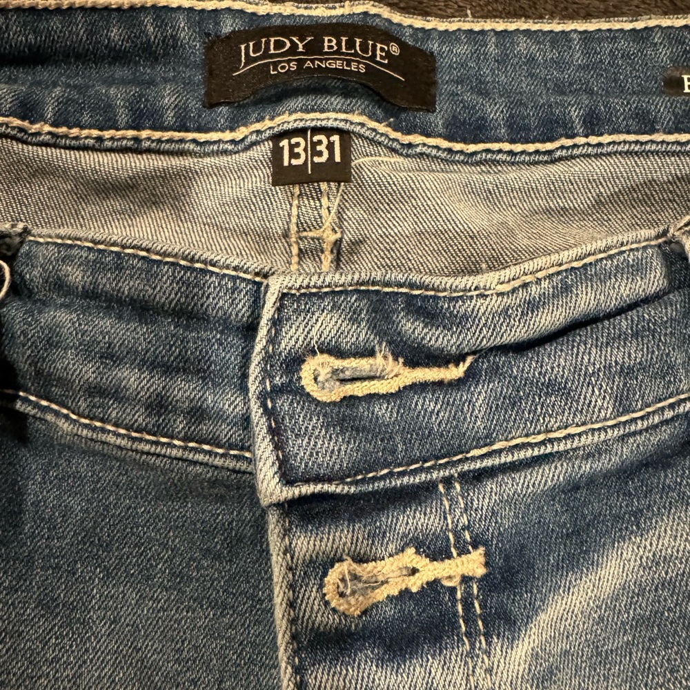 Judy Blue Button Fly Jeans 13/31